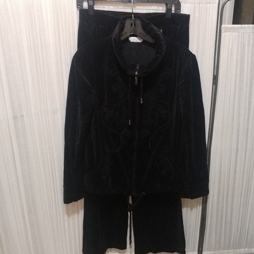 St John Sport by Marie Gray 2 PC Sweater/Sweatpants